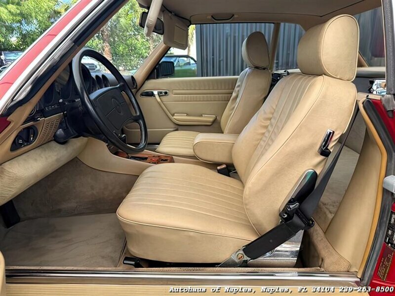 1986 Mercedes-Benz 560-Class 560 SL   - Photo 23 - Naples, FL 34104