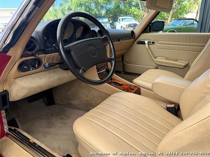 1986 Mercedes-Benz 560-Class 560 SL   - Photo 22 - Naples, FL 34104
