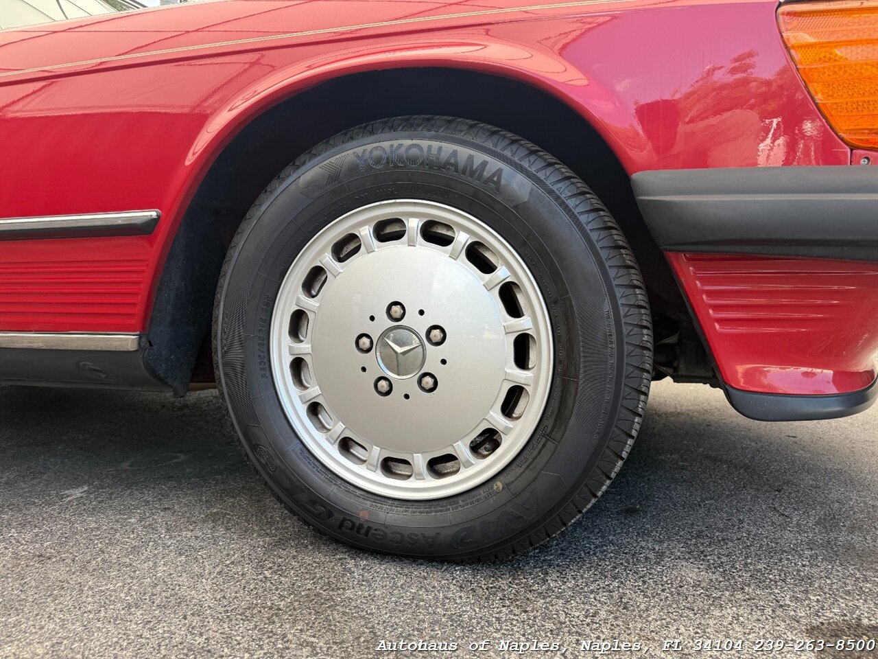 1986 Mercedes-Benz 560-Class 560 SL   - Photo 10 - Naples, FL 34104