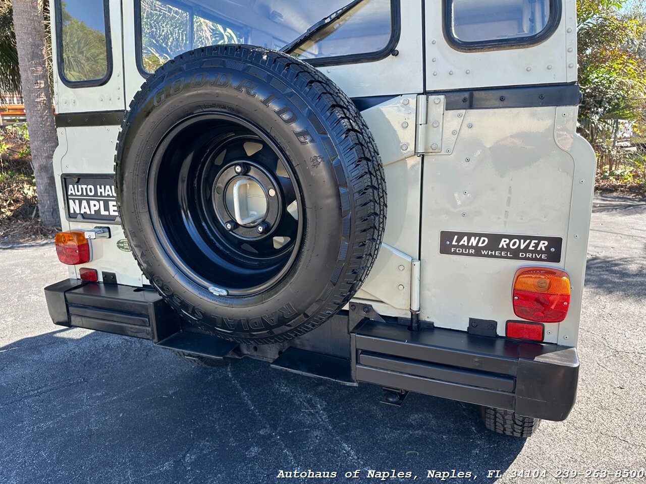 1987 Land Rover Defender 90   - Photo 14 - Naples, FL 34104