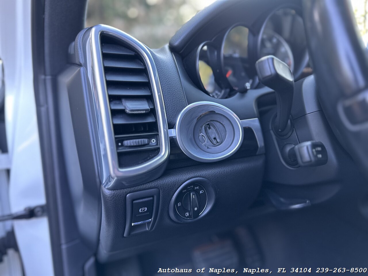 2014 Porsche Cayenne   - Photo 29 - Naples, FL 34104