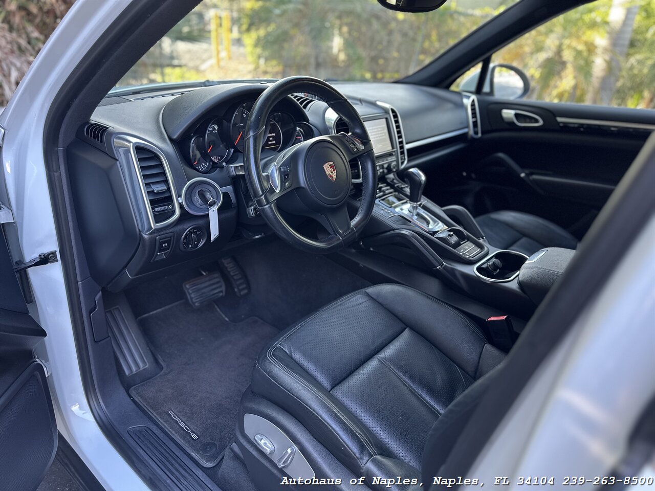 2014 Porsche Cayenne   - Photo 22 - Naples, FL 34104