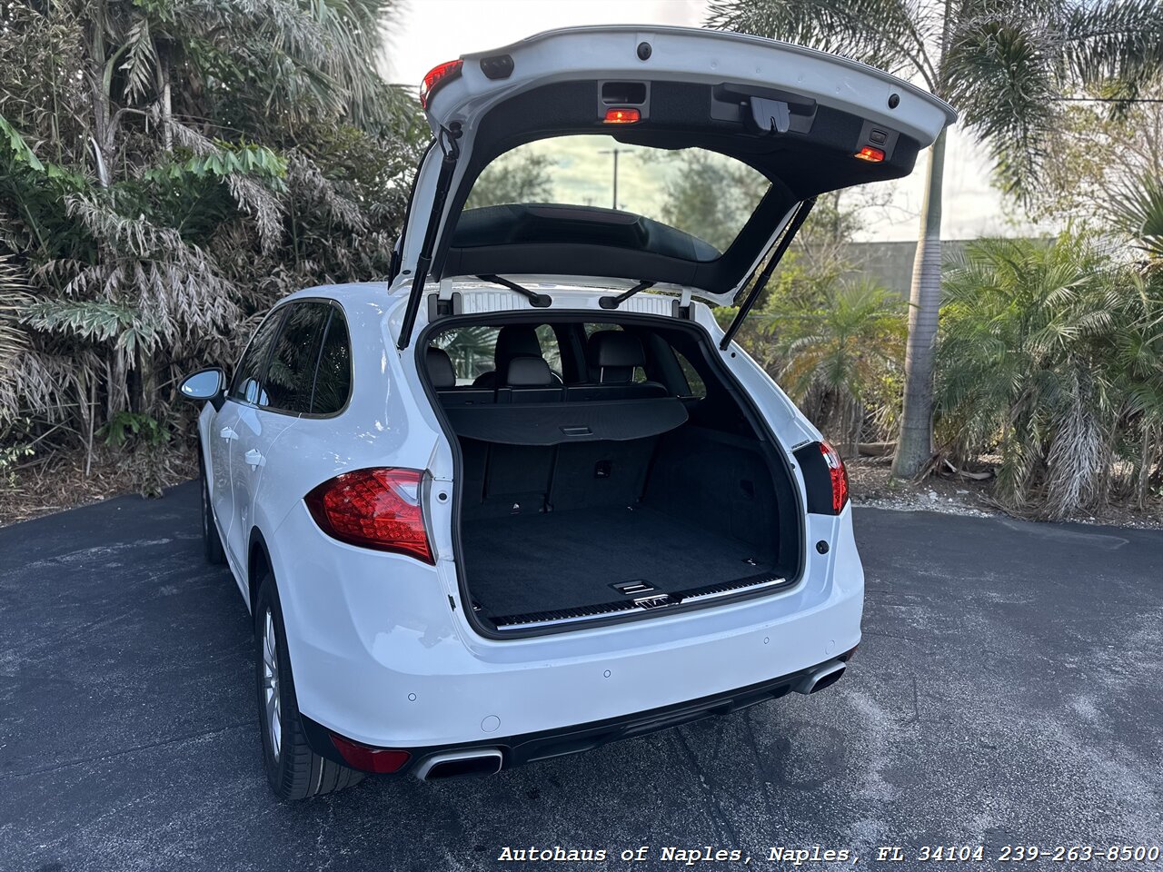 2014 Porsche Cayenne   - Photo 20 - Naples, FL 34104