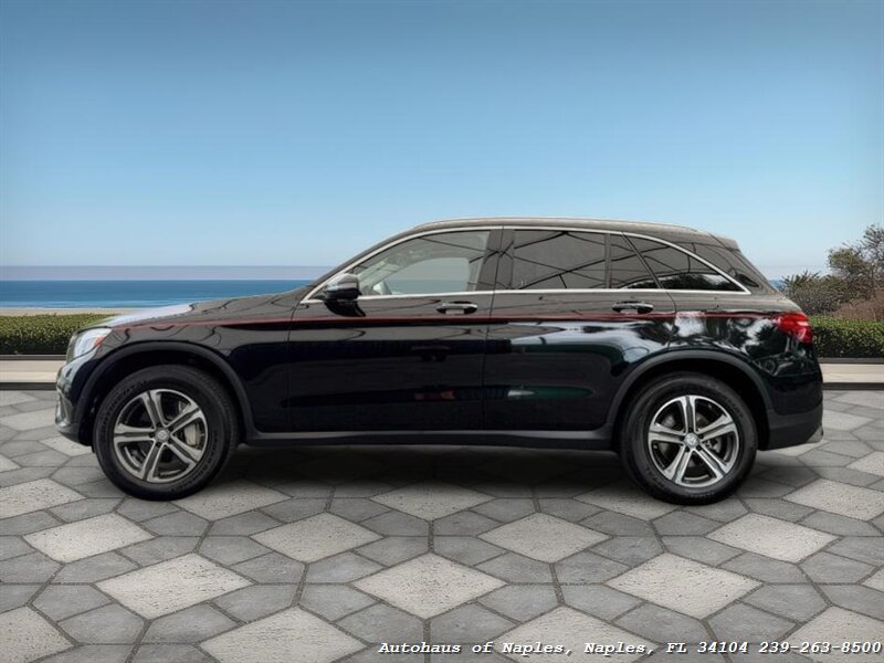 2016 Mercedes Benz GLC 300 4MATIC photo 4