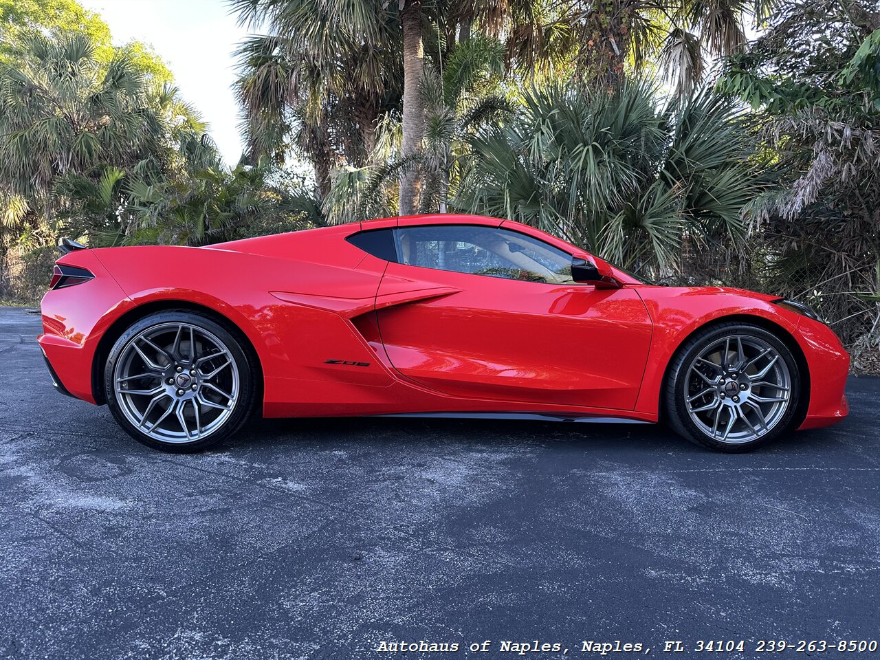 2024 Chevrolet Corvette Z06   - Photo 18 - Naples, FL 34104