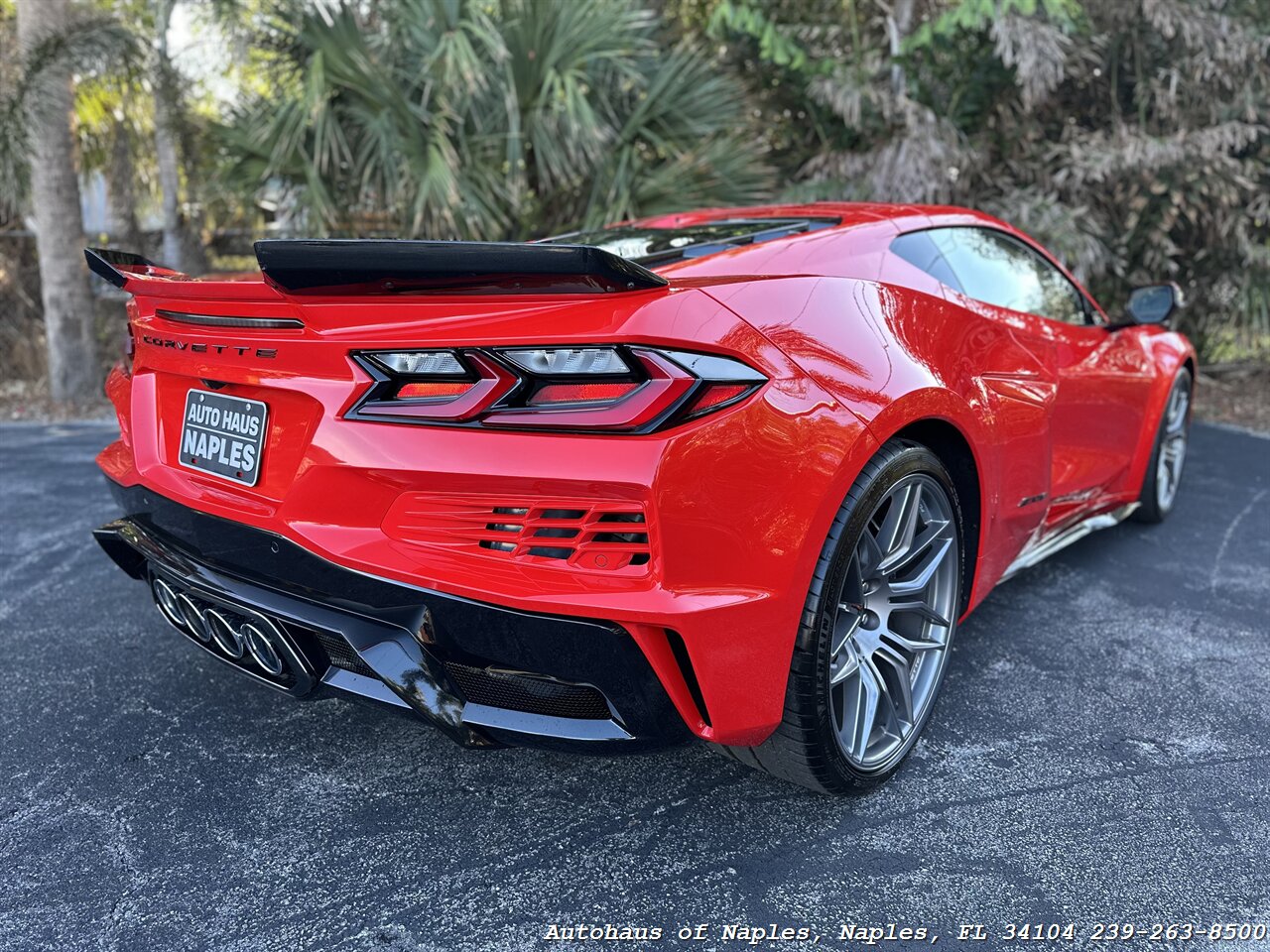 2024 Chevrolet Corvette Z06   - Photo 17 - Naples, FL 34104