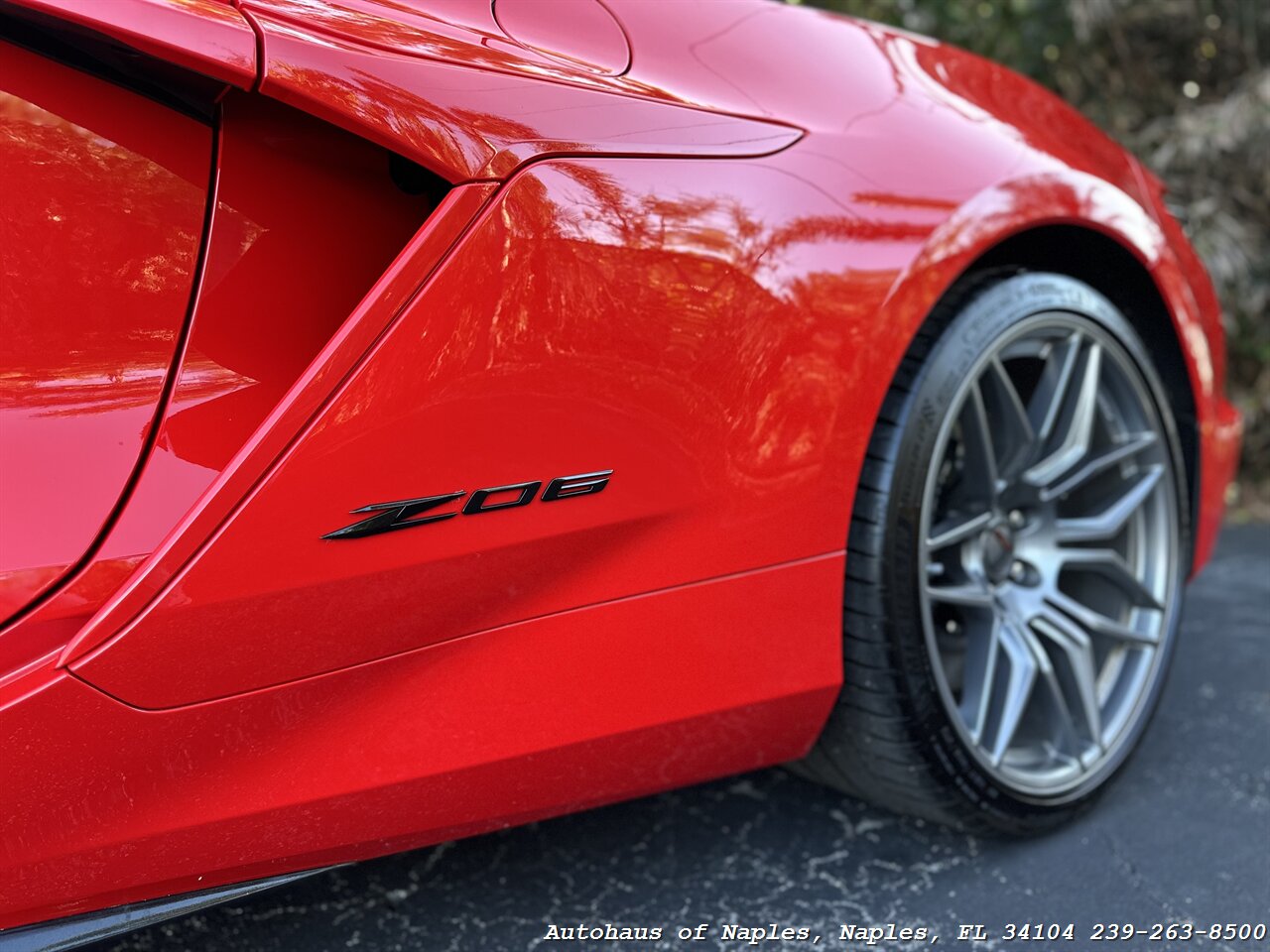 2024 Chevrolet Corvette Z06   - Photo 12 - Naples, FL 34104