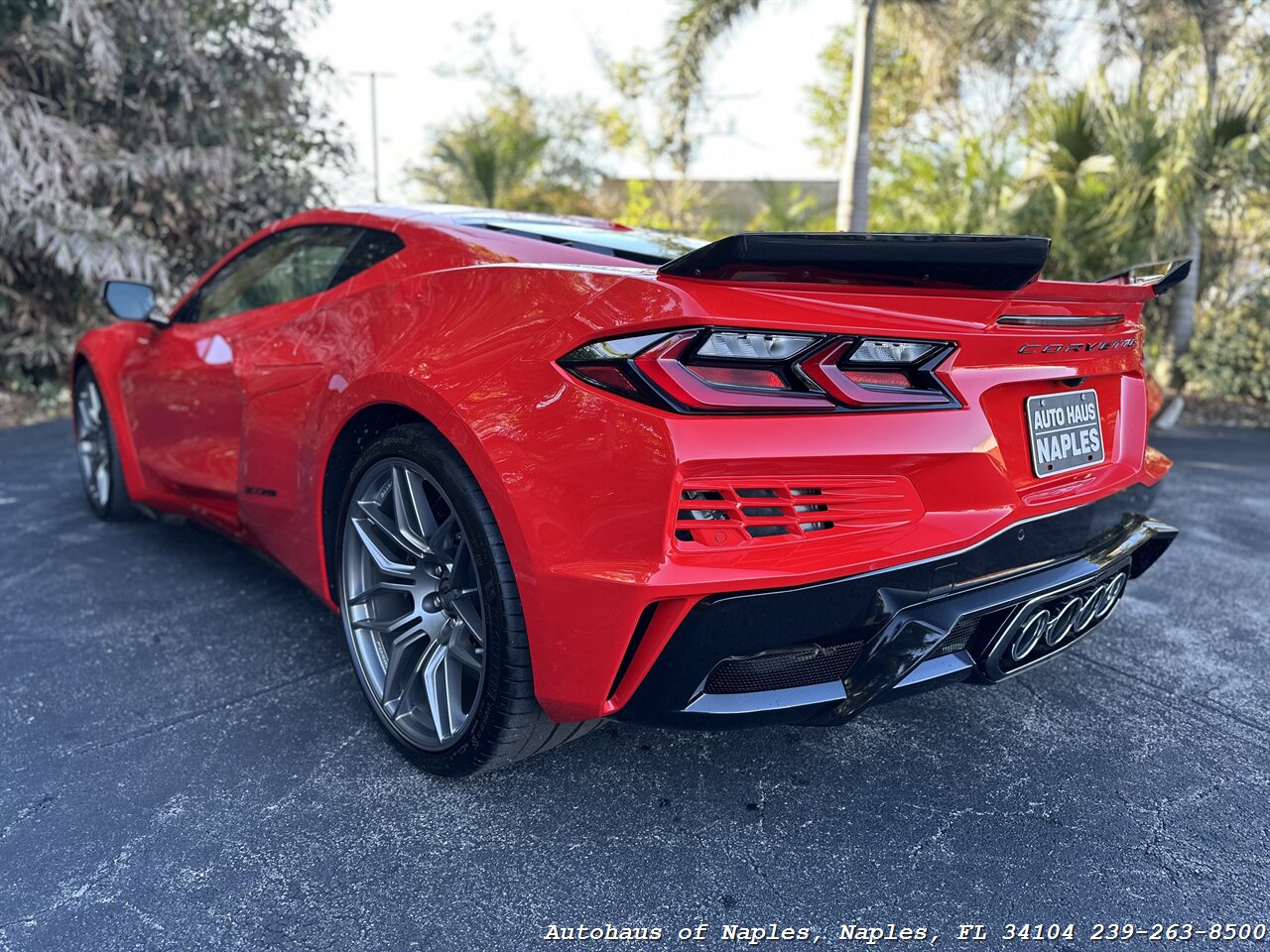 2024 Chevrolet Corvette Z06   - Photo 15 - Naples, FL 34104