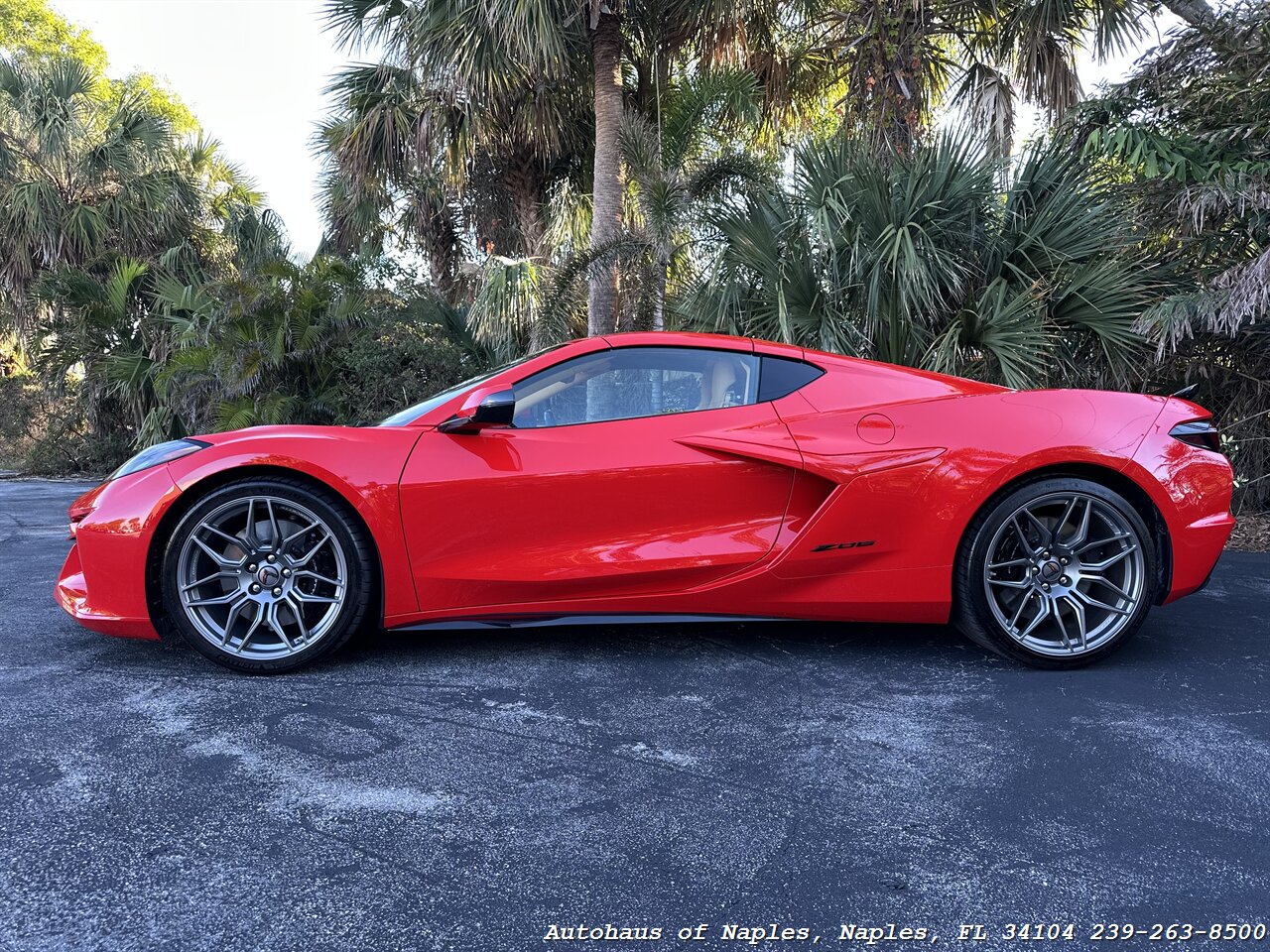 2024 Chevrolet Corvette Z06   - Photo 5 - Naples, FL 34104