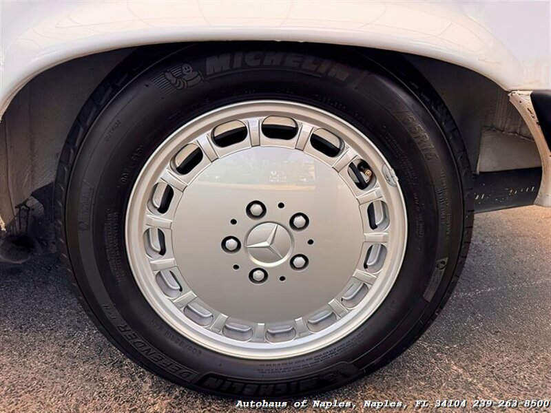 1986 Mercedes-Benz 560-Class 560 SL   - Photo 37 - Naples, FL 34104