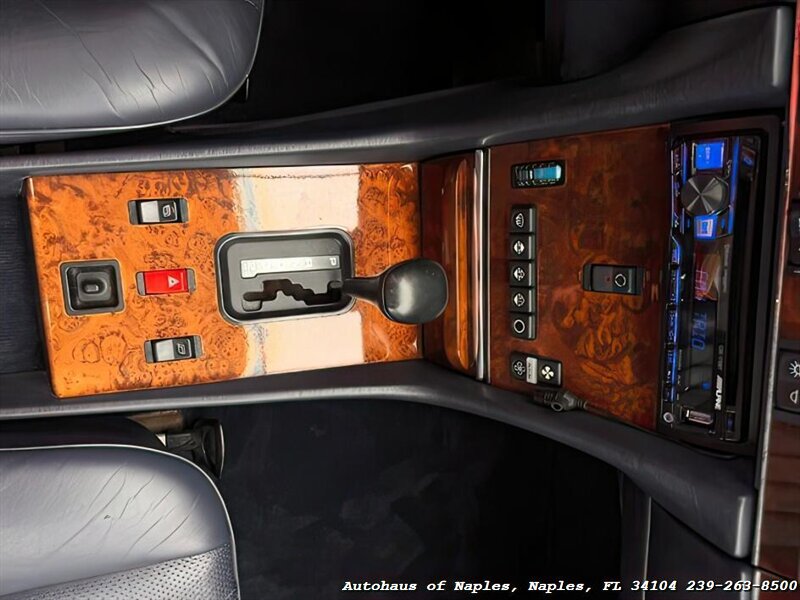 1986 Mercedes-Benz 560-Class 560 SL   - Photo 6 - Naples, FL 34104