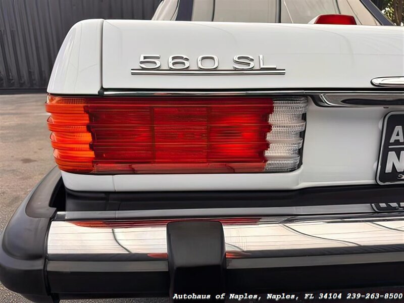 1986 Mercedes-Benz 560-Class 560 SL   - Photo 27 - Naples, FL 34104
