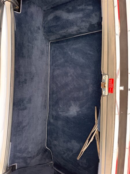 1986 Mercedes-Benz 560-Class 560 SL   - Photo 42 - Naples, FL 34104