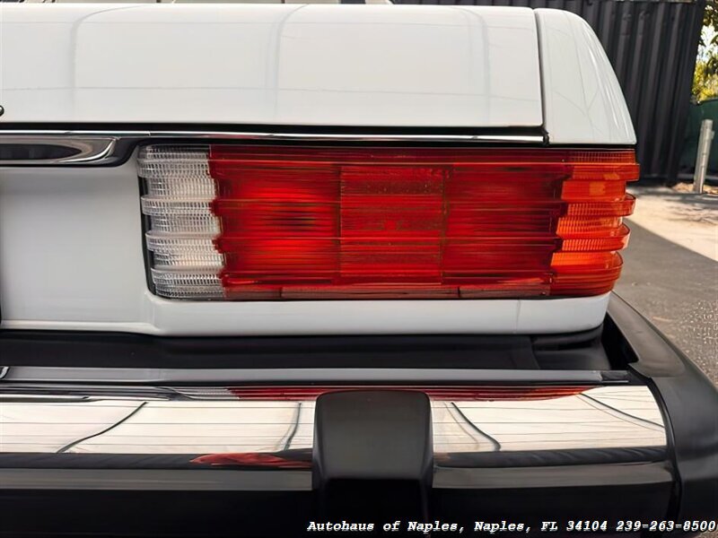 1986 Mercedes-Benz 560-Class 560 SL   - Photo 25 - Naples, FL 34104
