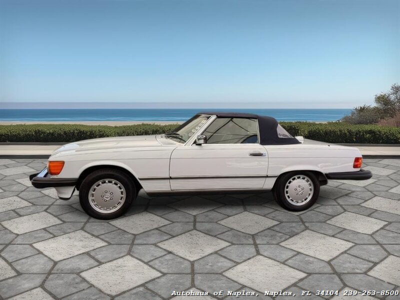 1986 Mercedes-Benz 560-Class 560 SL   - Photo 1 - Naples, FL 34104