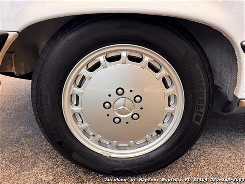 1986 Mercedes-Benz 560-Class 560 SL - Photo 36 - Naples, FL 34104
