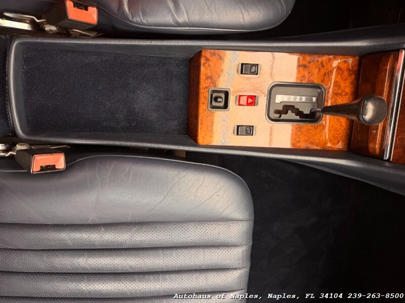 1986 Mercedes-Benz 560-Class 560 SL   - Photo 7 - Naples, FL 34104