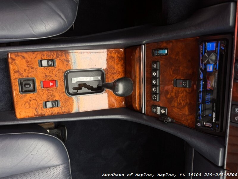 1986 Mercedes-Benz 560-Class 560 SL   - Photo 6 - Naples, FL 34104