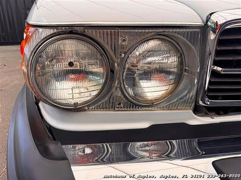 1986 Mercedes-Benz 560-Class 560 SL - Photo 21 - Naples, FL 34104