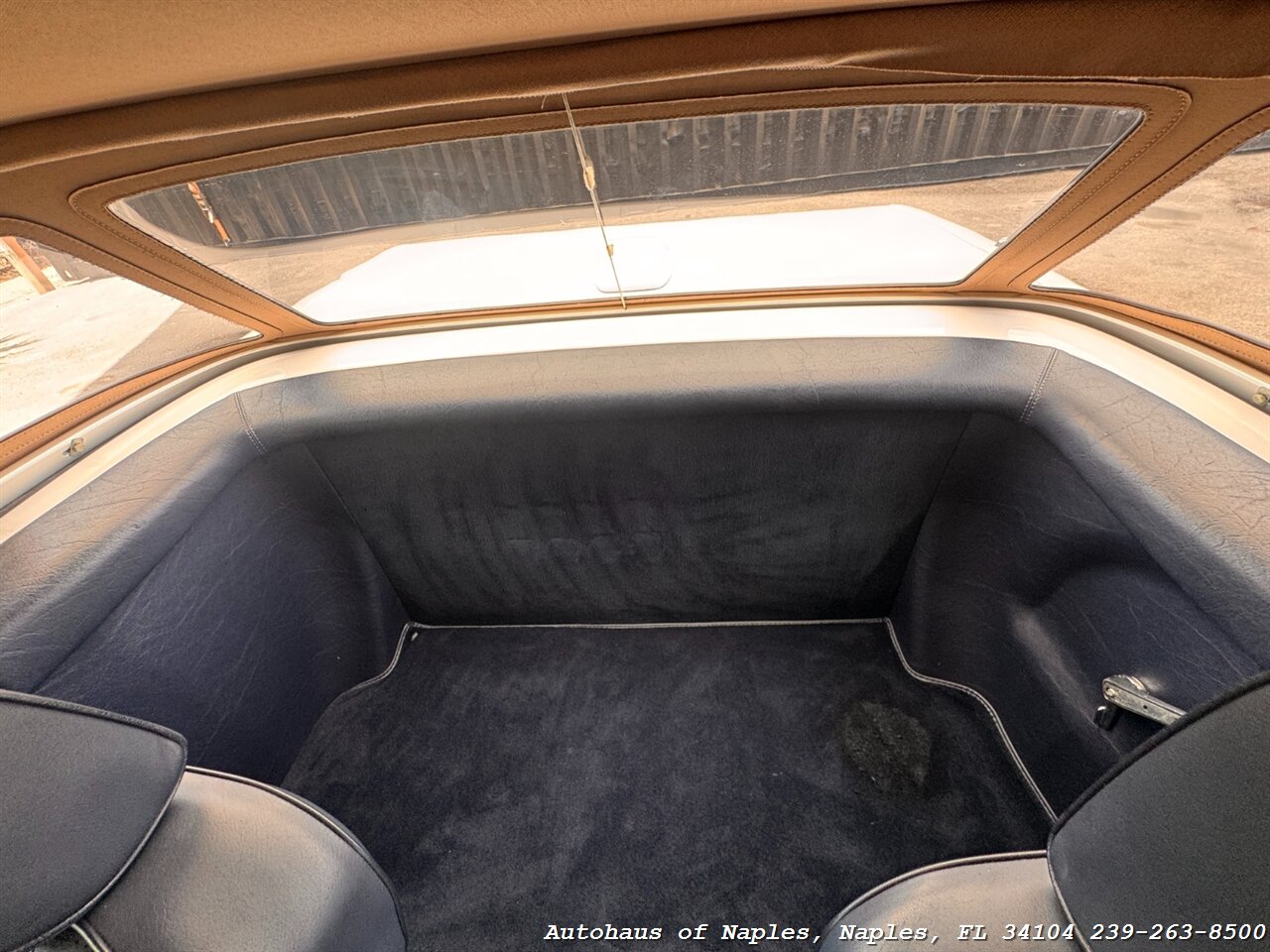 1986 Mercedes-Benz 560-Class 560 SL   - Photo 11 - Naples, FL 34104