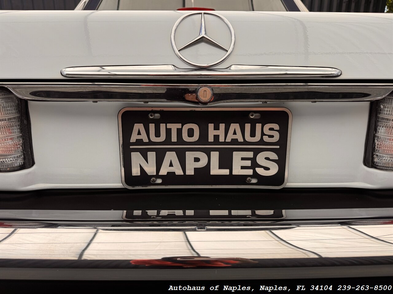 1986 Mercedes-Benz 560-Class 560 SL   - Photo 26 - Naples, FL 34104