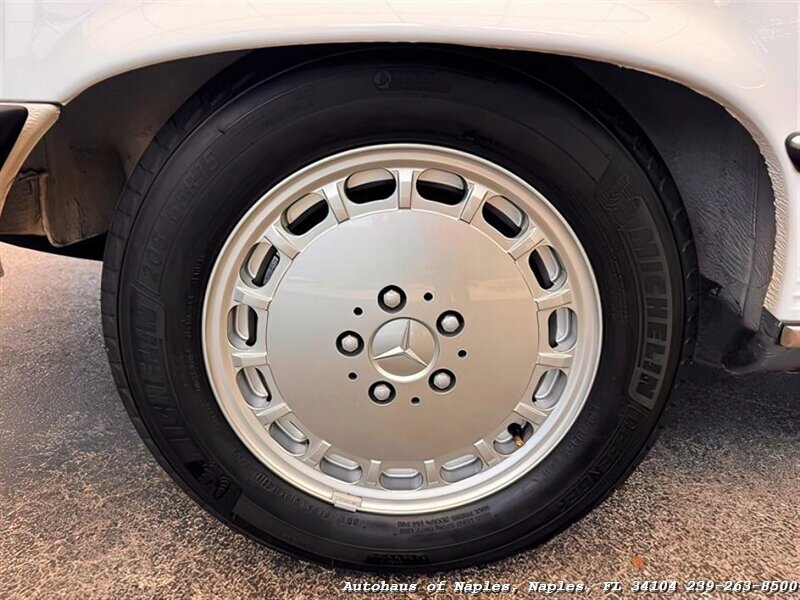 1986 Mercedes-Benz 560-Class 560 SL   - Photo 36 - Naples, FL 34104