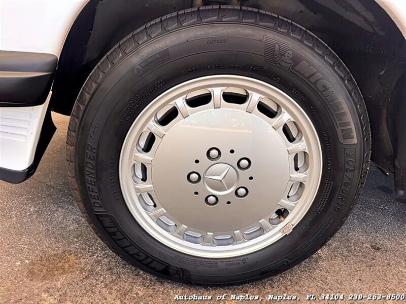 1986 Mercedes-Benz 560-Class 560 SL   - Photo 38 - Naples, FL 34104