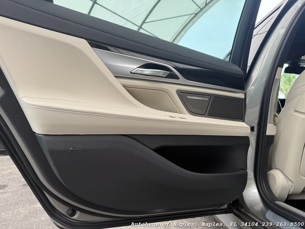 2021 BMW 740i xDrive   - Photo 23 - Naples, FL 34104