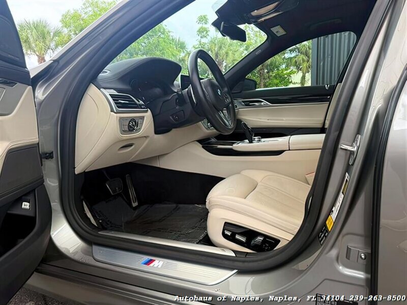 2021 BMW 740i xDrive   - Photo 16 - Naples, FL 34104