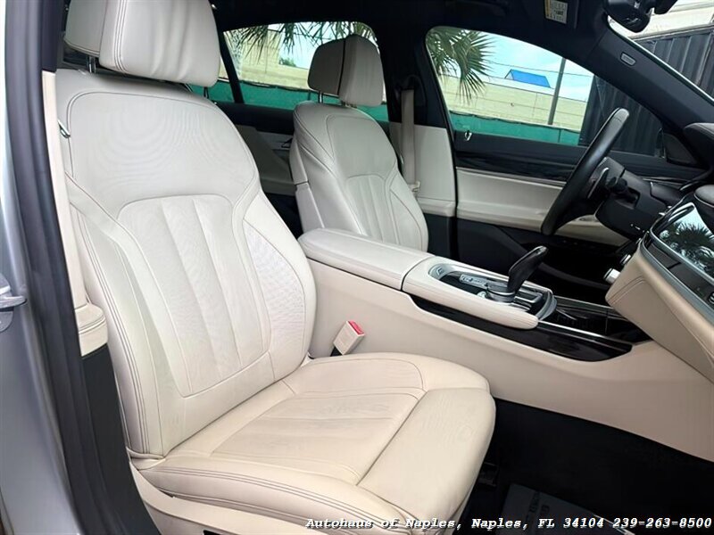 2021 BMW 740i xDrive   - Photo 26 - Naples, FL 34104