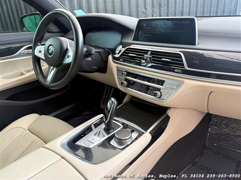 2021 BMW 740i xDrive   - Photo 27 - Naples, FL 34104