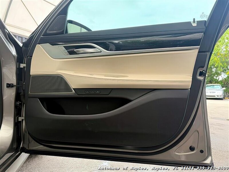 2021 BMW 740i xDrive   - Photo 28 - Naples, FL 34104