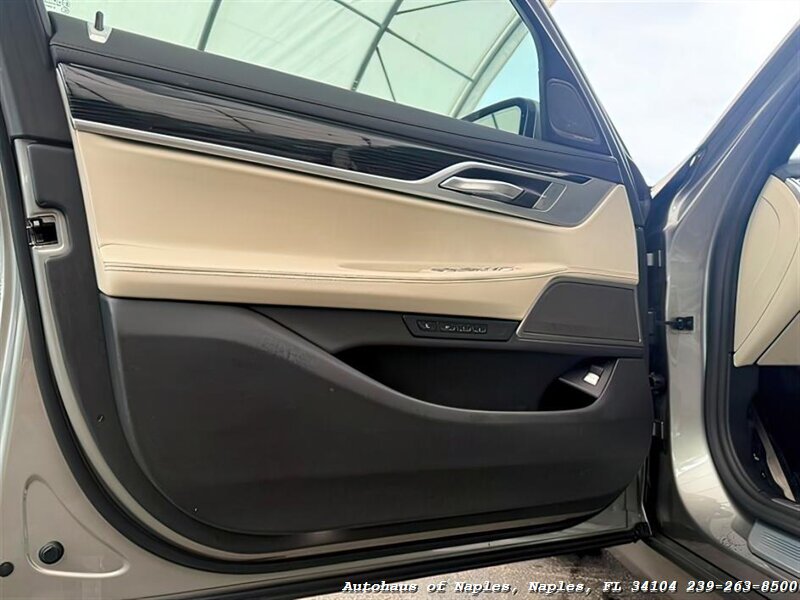 2021 BMW 740i xDrive   - Photo 19 - Naples, FL 34104