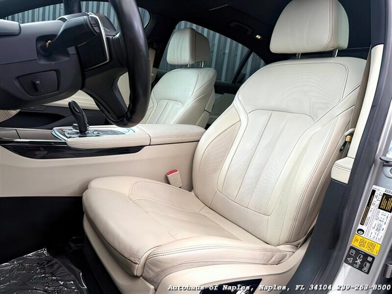 2021 BMW 740i xDrive   - Photo 18 - Naples, FL 34104