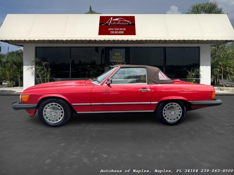 1986 Mercedes-Benz 560 SL w/ Hardtop - Photo 5 - Naples, FL 34104