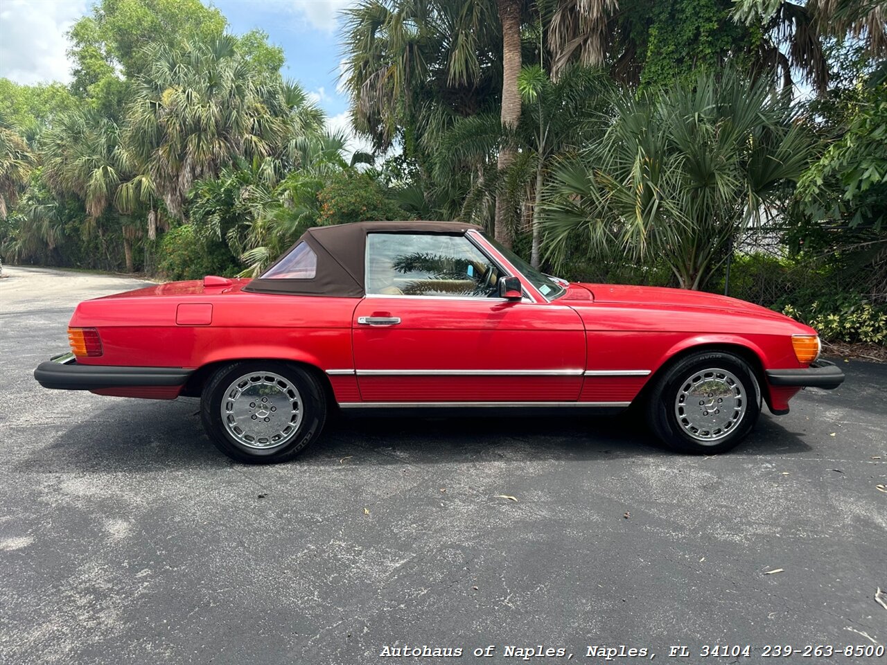 1986 Mercedes-Benz 560 SL w/ Hardtop   - Photo 11 - Naples, FL 34104