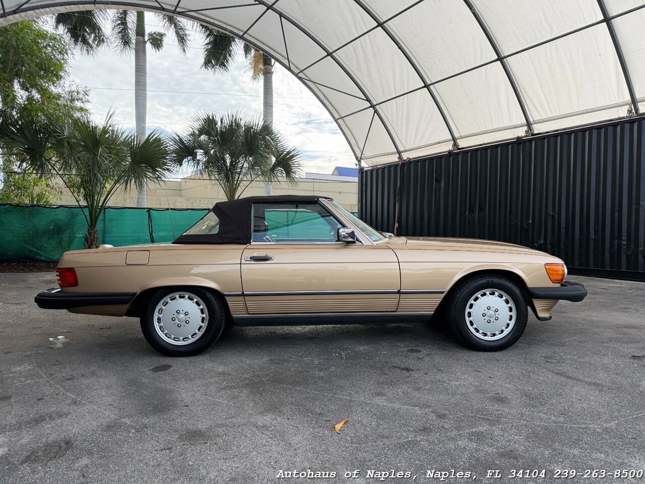 1988 Mercedes-Benz 560 SL   - Photo 13 - Naples, FL 34104