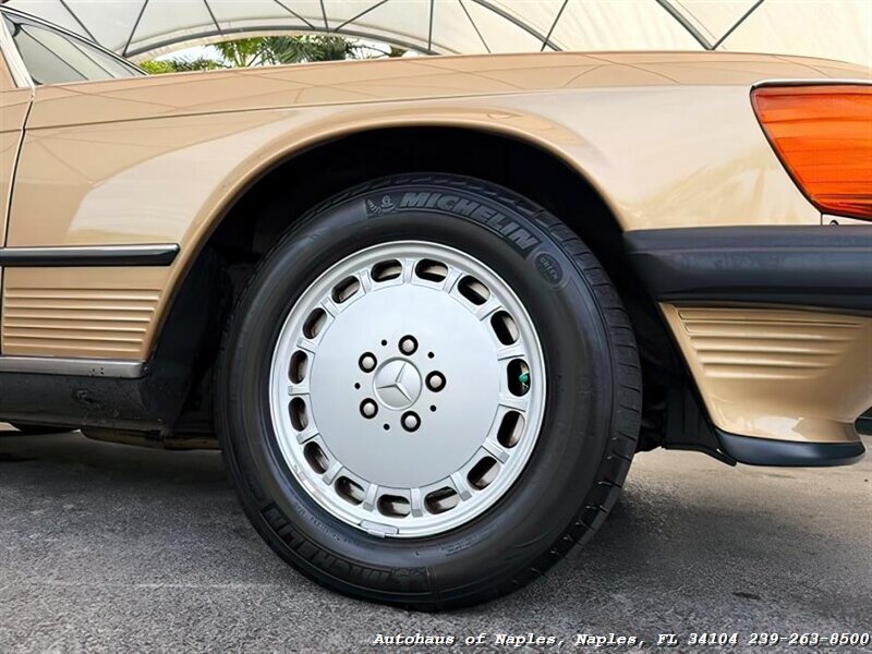 1988 Mercedes-Benz 560 SL   - Photo 44 - Naples, FL 34104