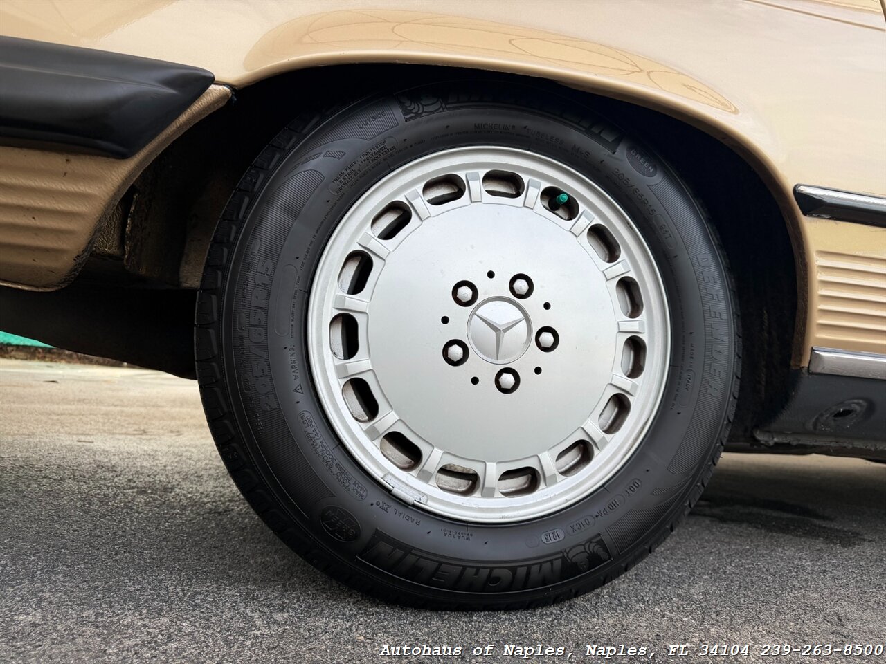 1988 Mercedes-Benz 560 SL   - Photo 45 - Naples, FL 34104