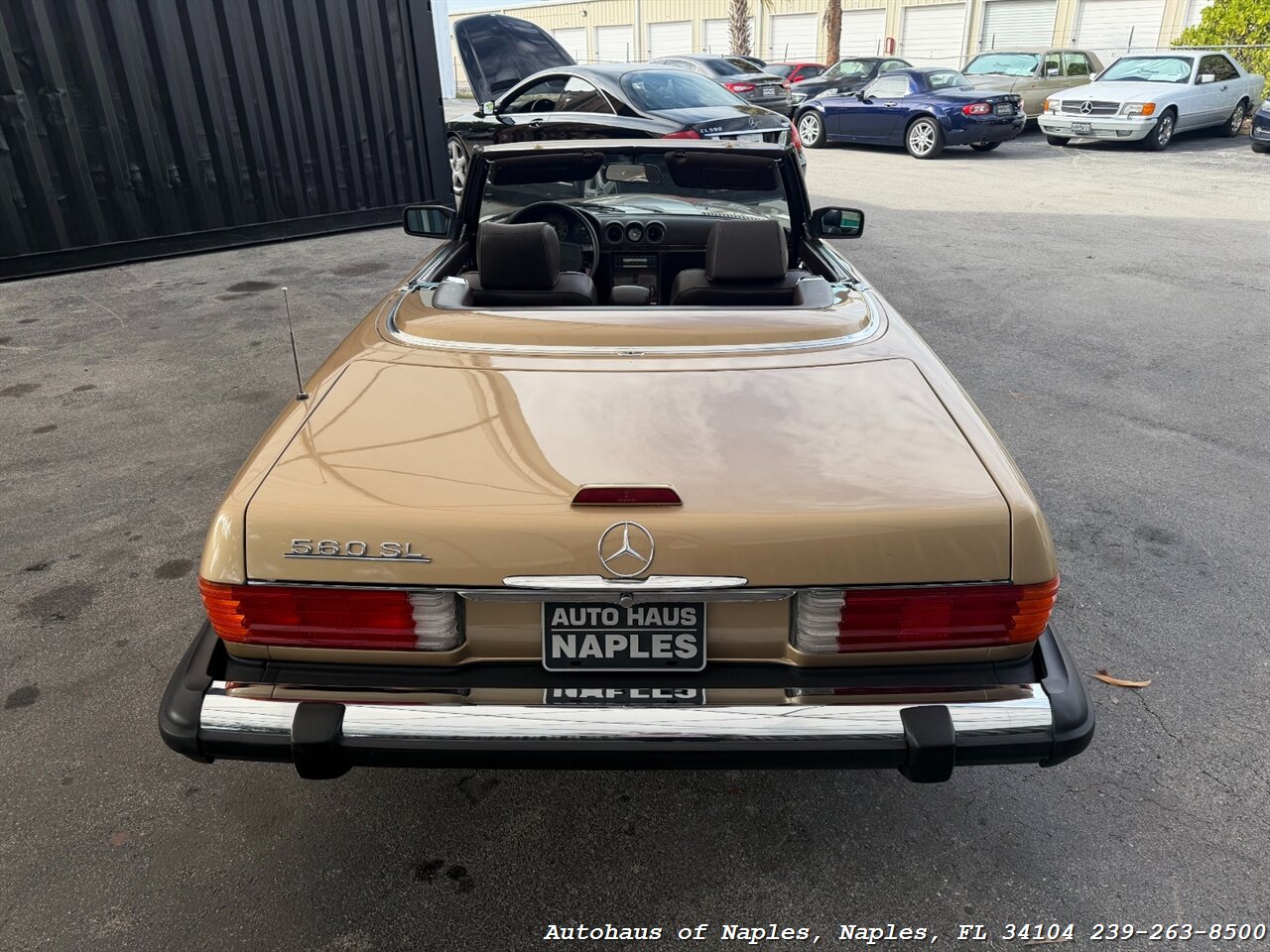 1988 Mercedes-Benz 560 SL   - Photo 9 - Naples, FL 34104