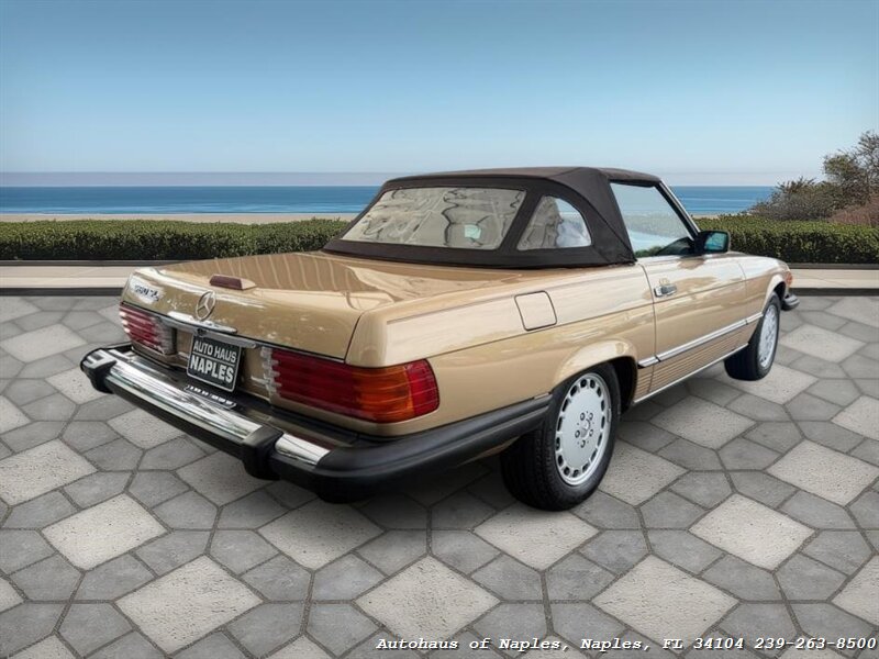 1988 Mercedes-Benz 560 SL   - Photo 14 - Naples, FL 34104