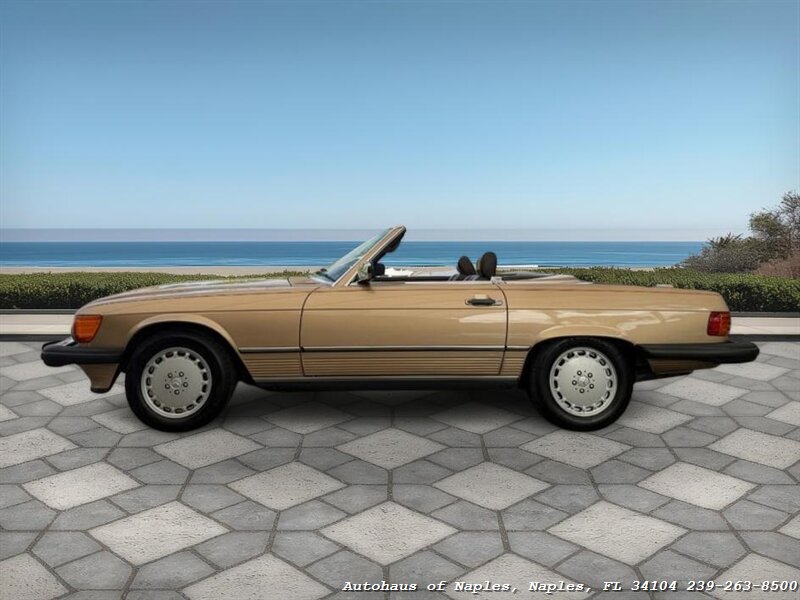 1988 Mercedes-Benz 560 SL   - Photo 6 - Naples, FL 34104