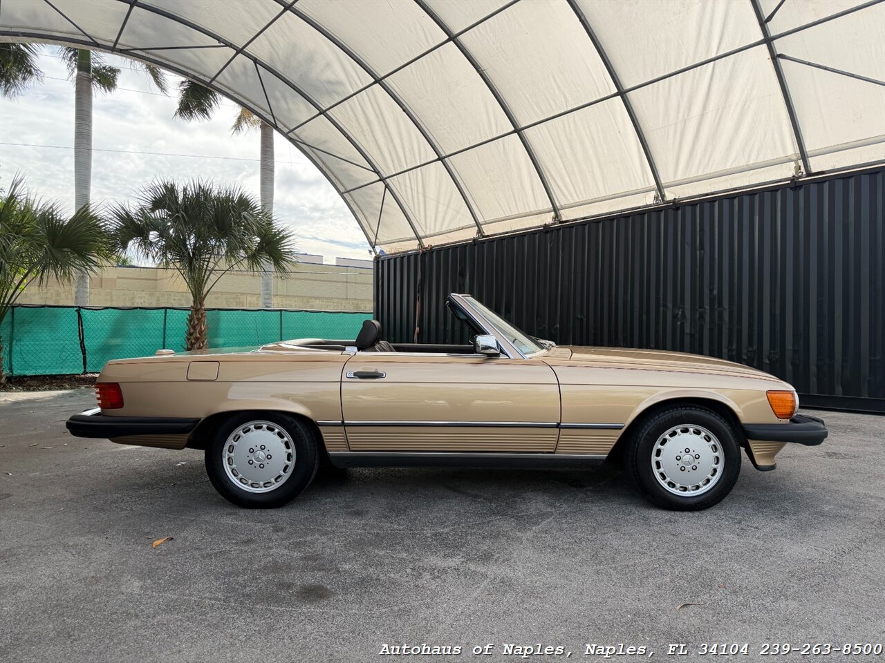 1988 Mercedes-Benz 560 SL   - Photo 11 - Naples, FL 34104