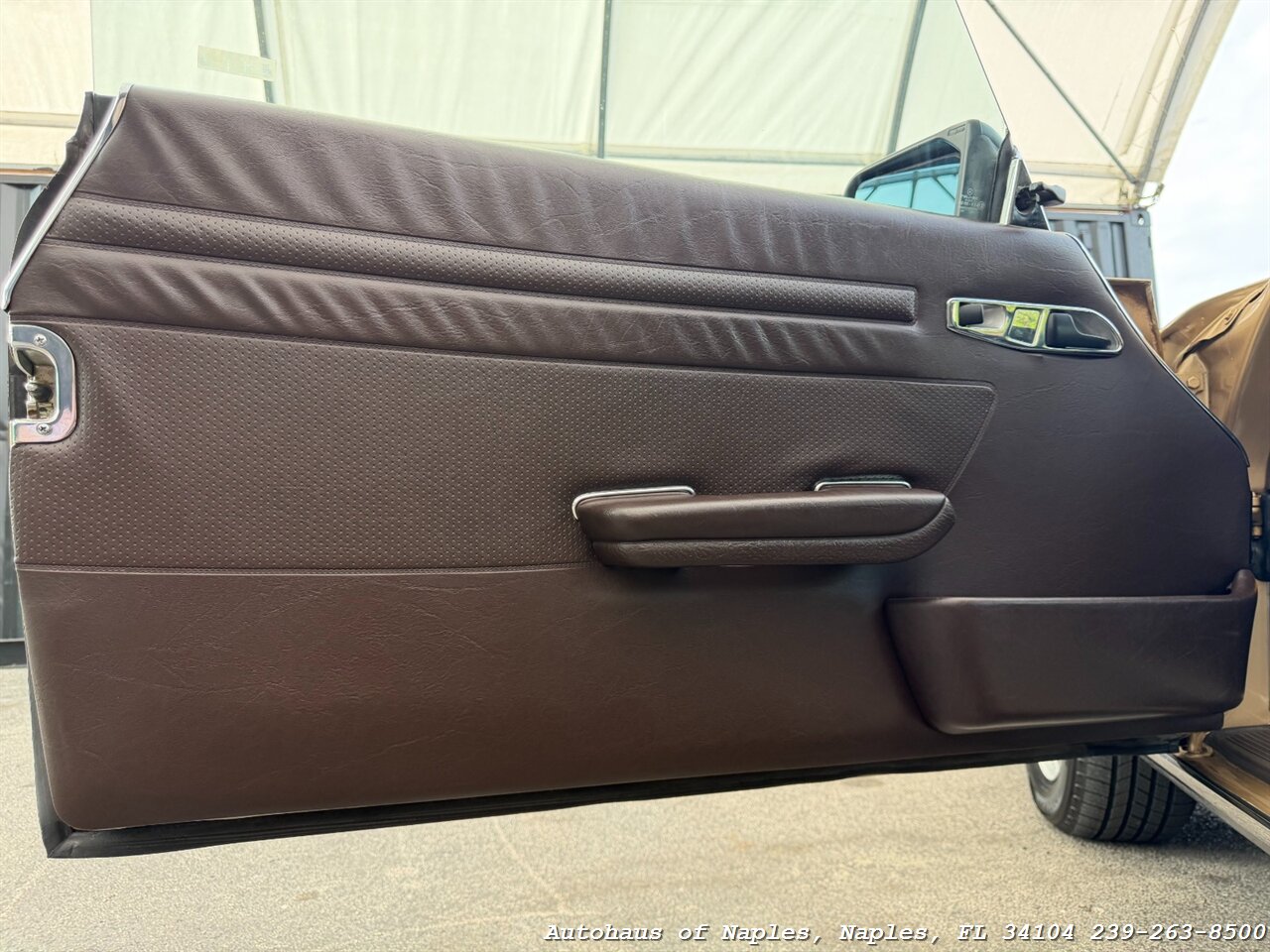 1988 Mercedes-Benz 560 SL   - Photo 57 - Naples, FL 34104