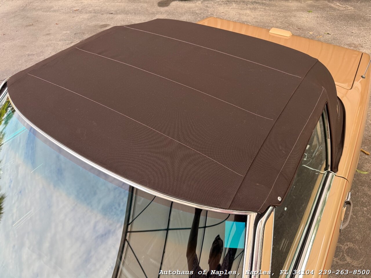 1988 Mercedes-Benz 560 SL   - Photo 22 - Naples, FL 34104