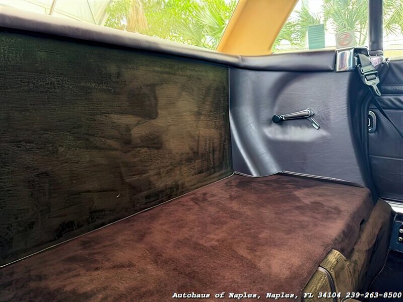 1988 Mercedes-Benz 560 SL   - Photo 59 - Naples, FL 34104