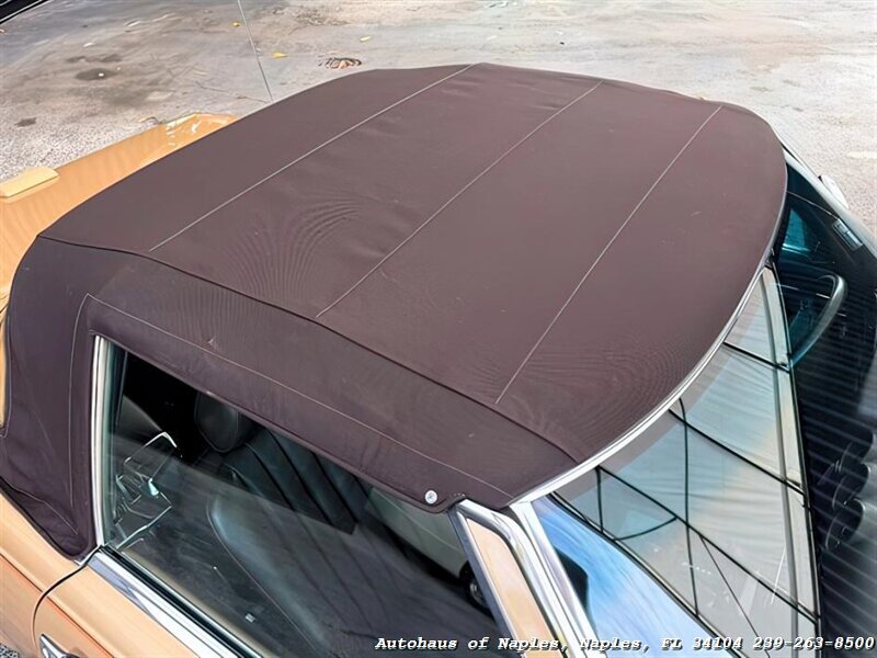 1988 Mercedes-Benz 560 SL   - Photo 21 - Naples, FL 34104