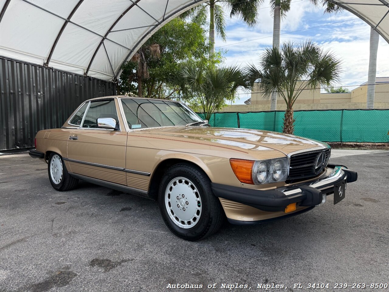 1988 Mercedes-Benz 560 SL   - Photo 28 - Naples, FL 34104