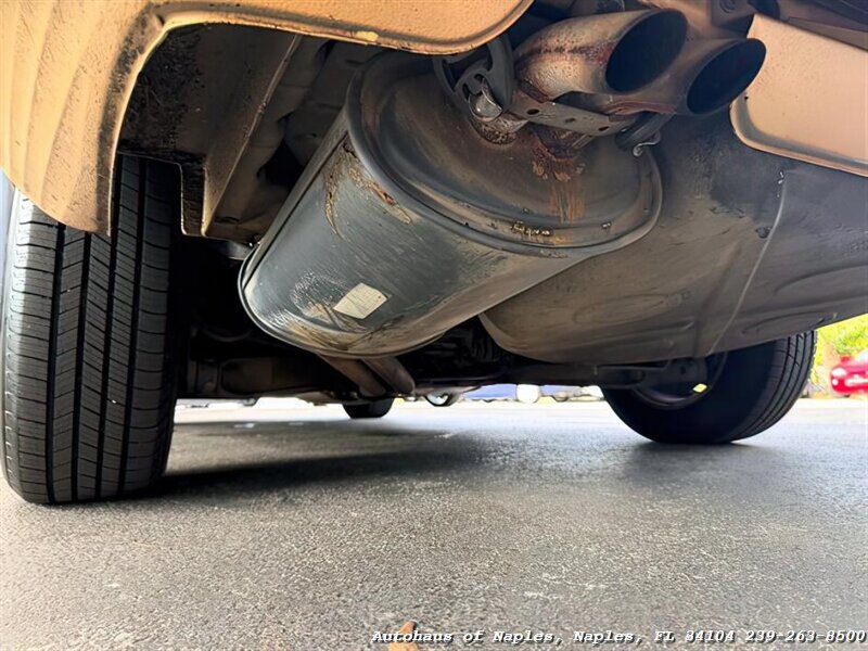 1988 Mercedes-Benz 560 SL   - Photo 47 - Naples, FL 34104