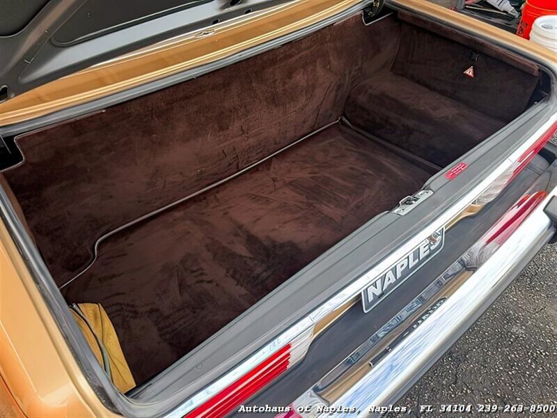 1988 Mercedes-Benz 560 SL   - Photo 27 - Naples, FL 34104